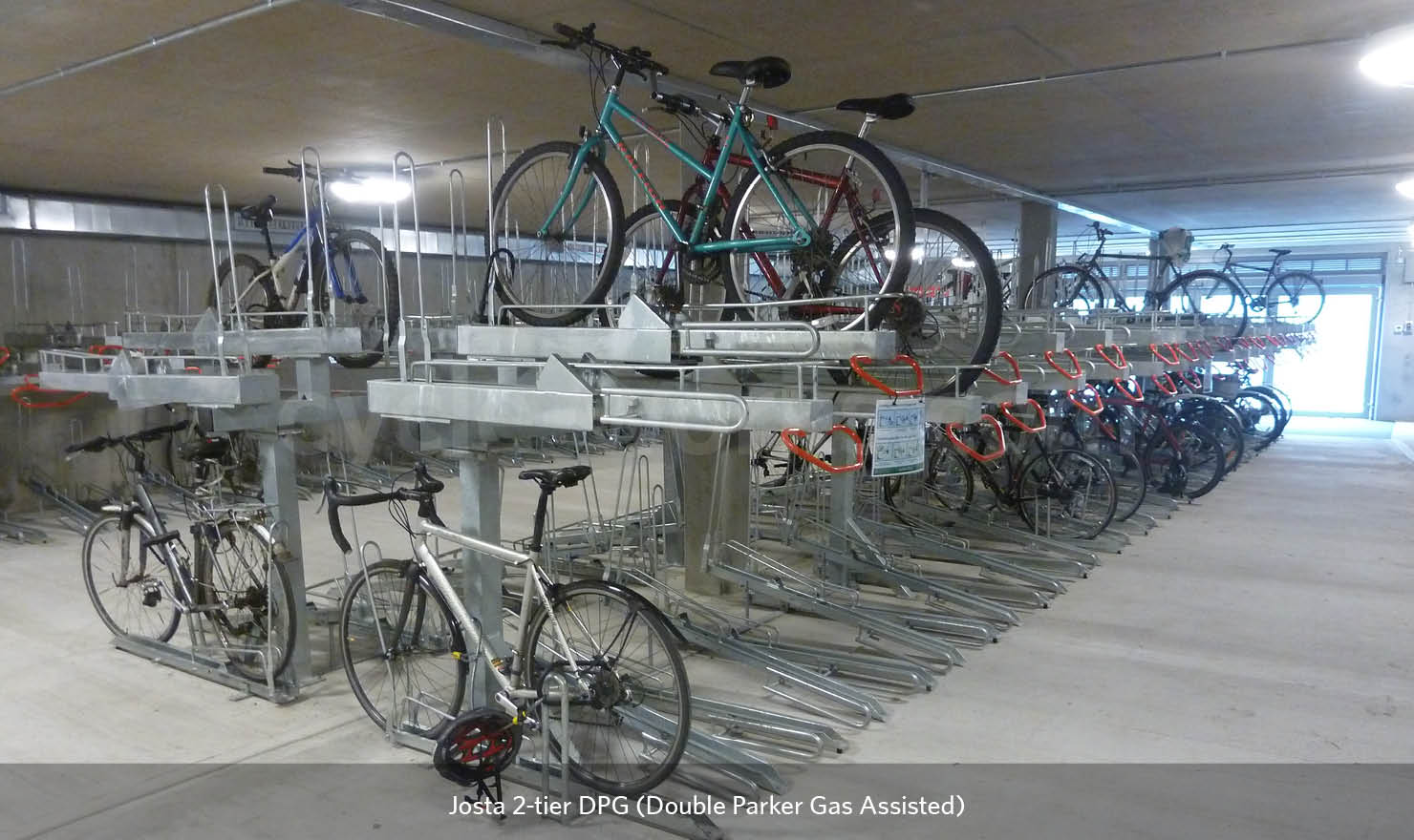 Gas store assisted bicycle