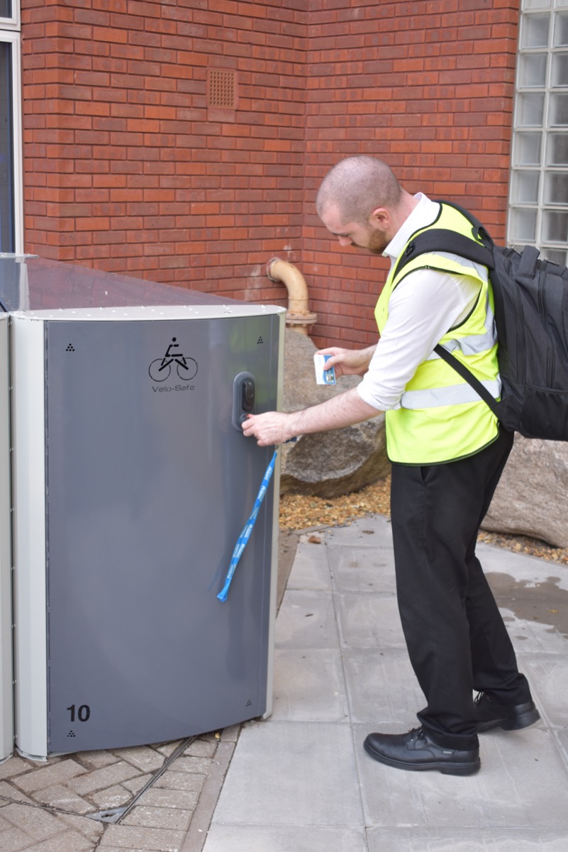 Electronic access locker in use