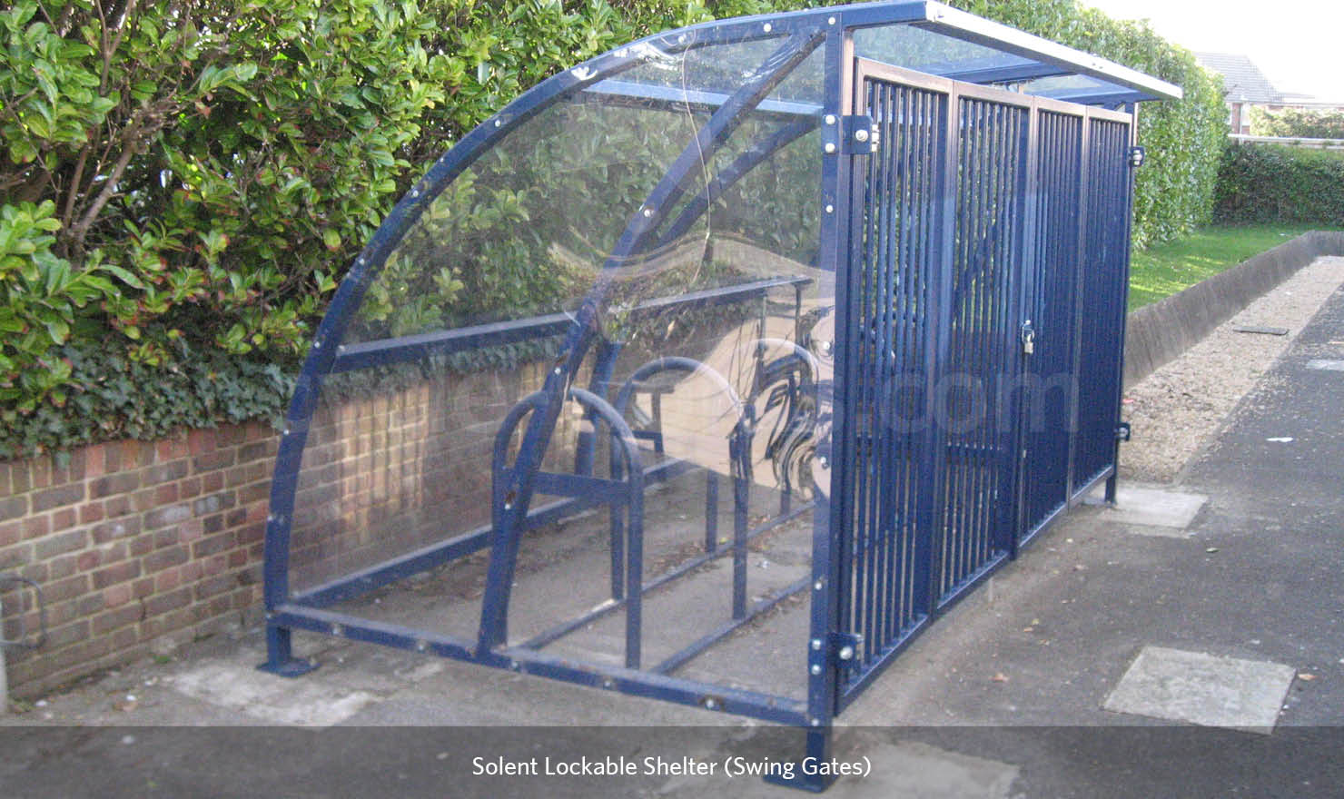 Lockable store bike shelter